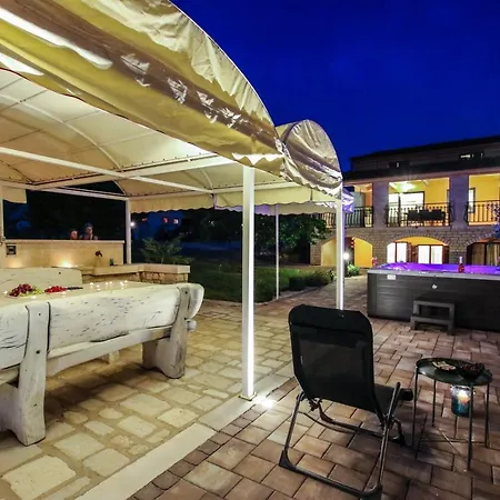 Appartamento Tina With Jacuzzi *