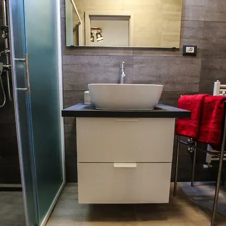 Tina With Jacuzzi بوريتش