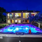 Apartmán Tina With Jacuzzi *
