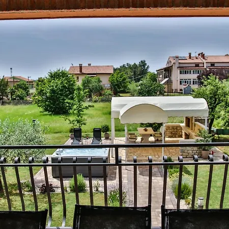 Tina With Jacuzzi Apartment Porec