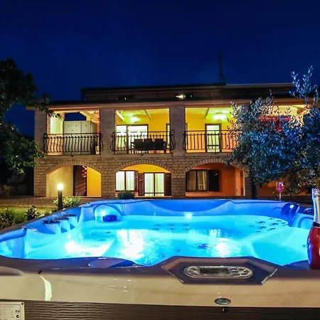 Apartment Tina With Jacuzzi Porec