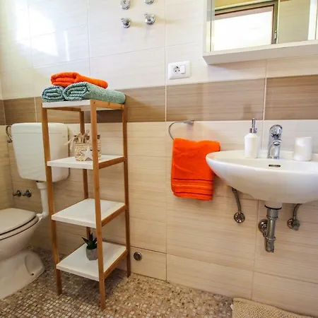 Tina With Jacuzzi Apartment