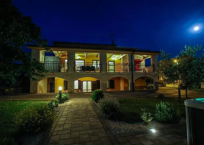 Apartament Tina With Jacuzzi Poreč