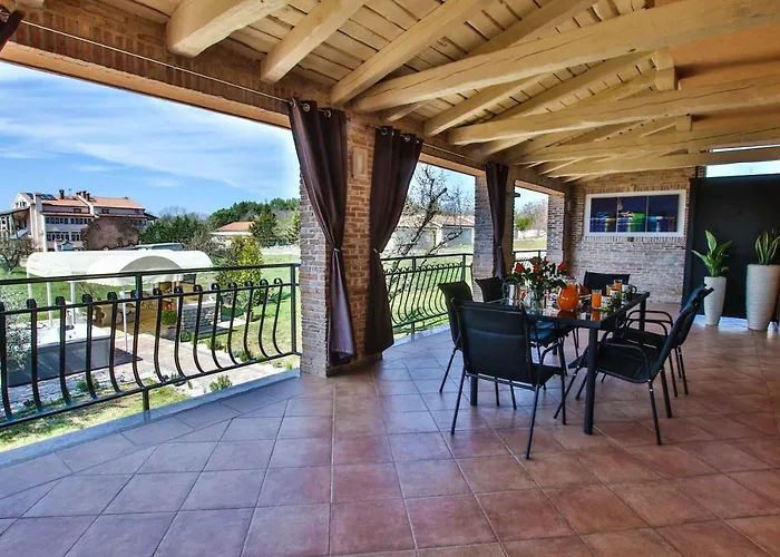 아파트 Tina With Jacuzzi